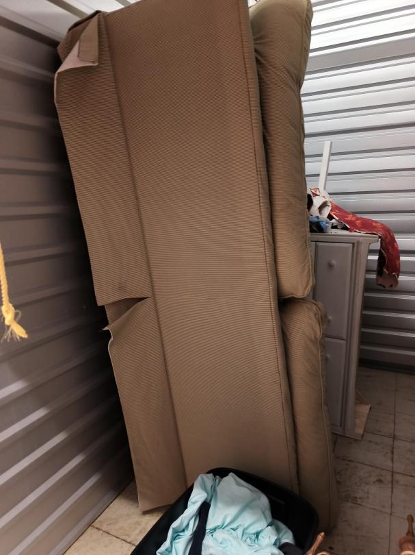 Storage Unit Auction in Pekin, IL at Uhaul Moving & Storage of Pekin